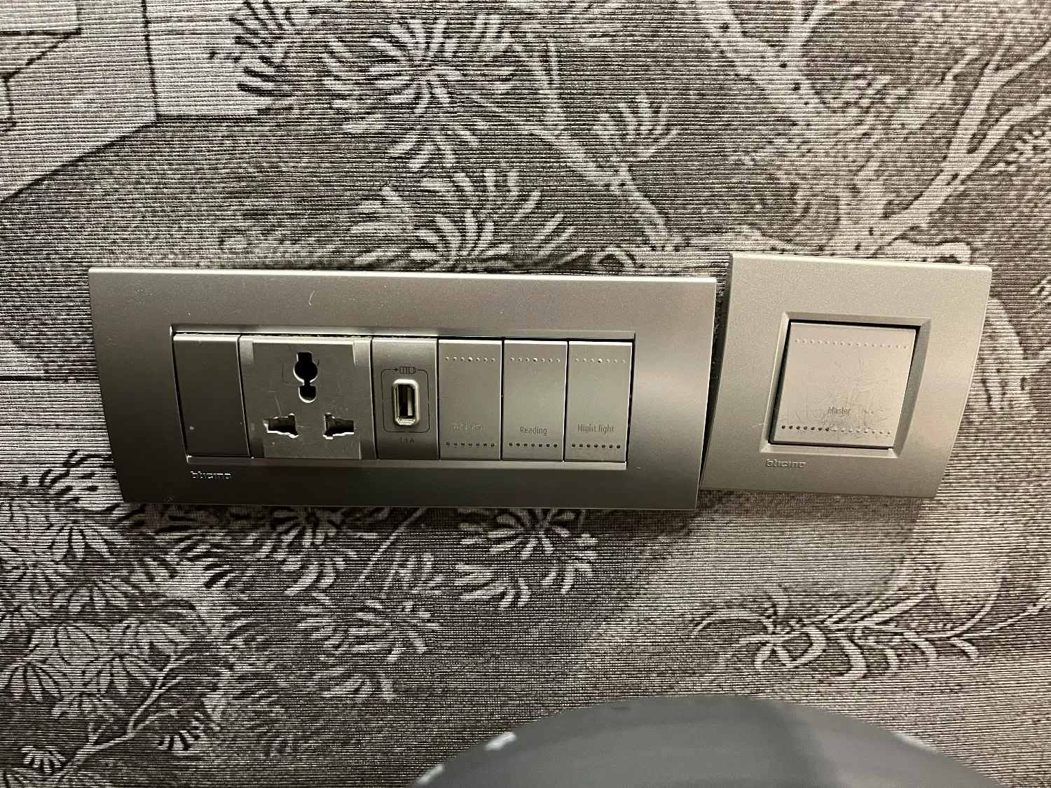 歪んだコンセント